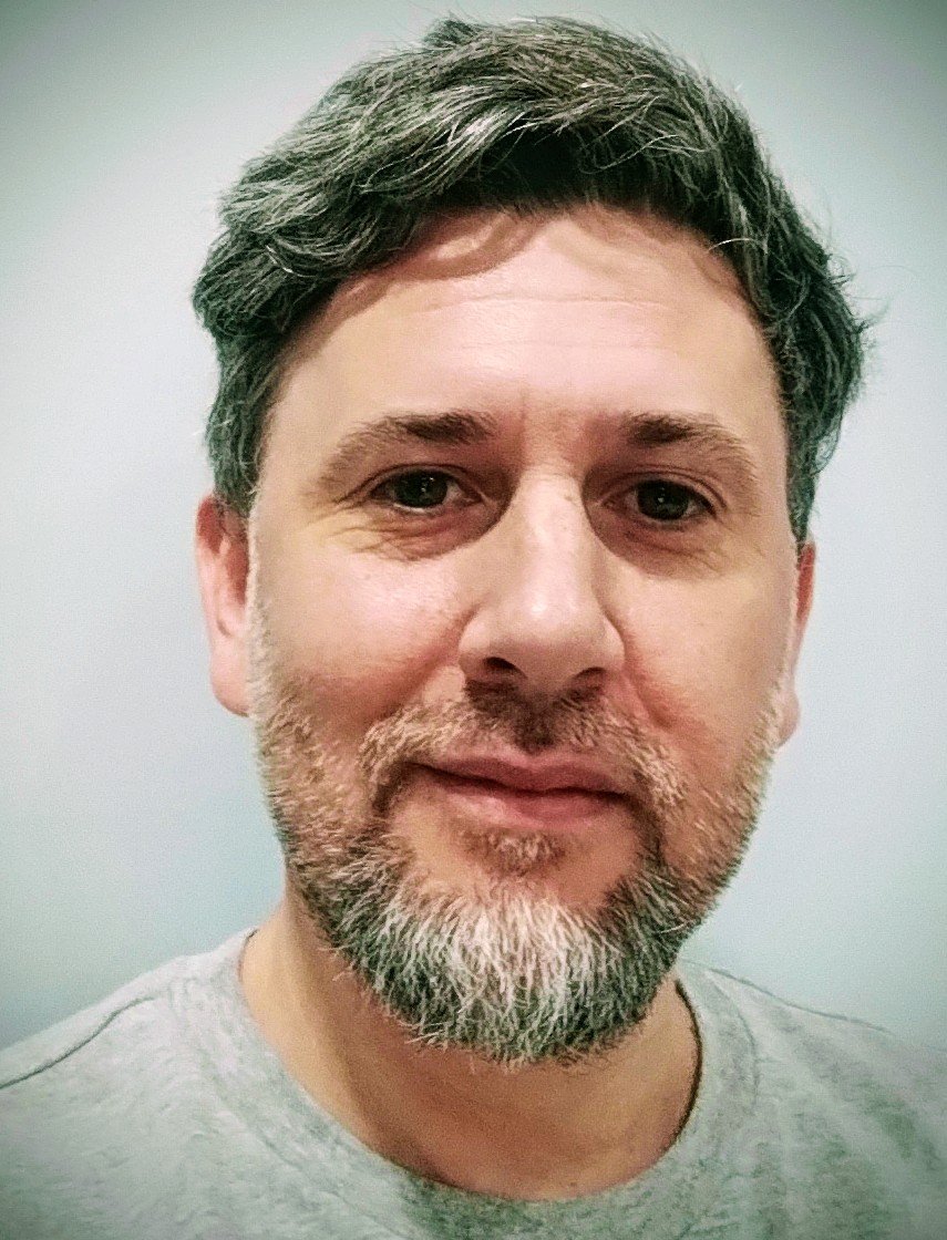 Lic. GUSTAVO L GALEANO